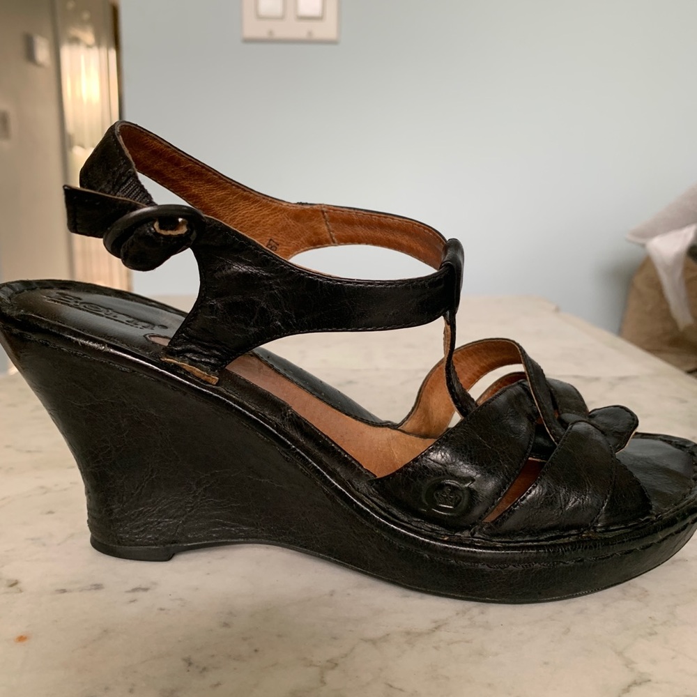 🪢 3/$15 Born sandal size 8.5/ 39 good condition.